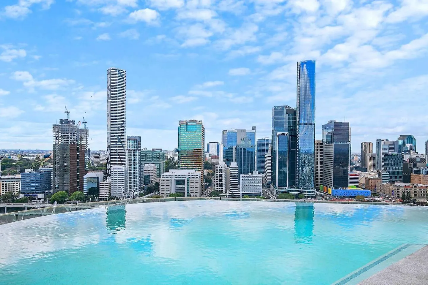 Above Brisbane King Suite With Rooftop Pool Deck